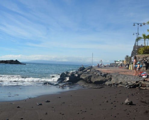 Restaurants, Bars and beaches only 50m away